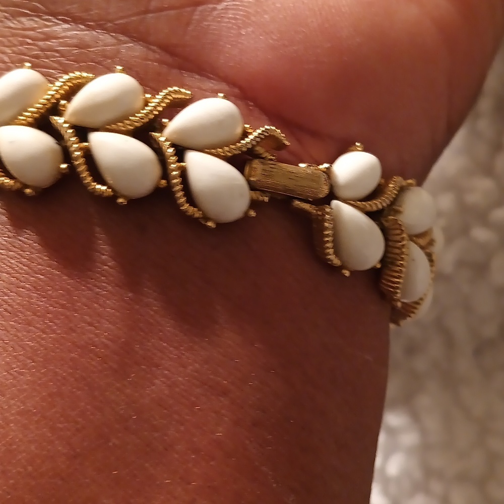 Trifari Bracelet - Picture 6 of 6